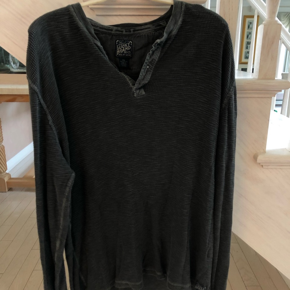 MEN’s Lucky brand grey long sleeve